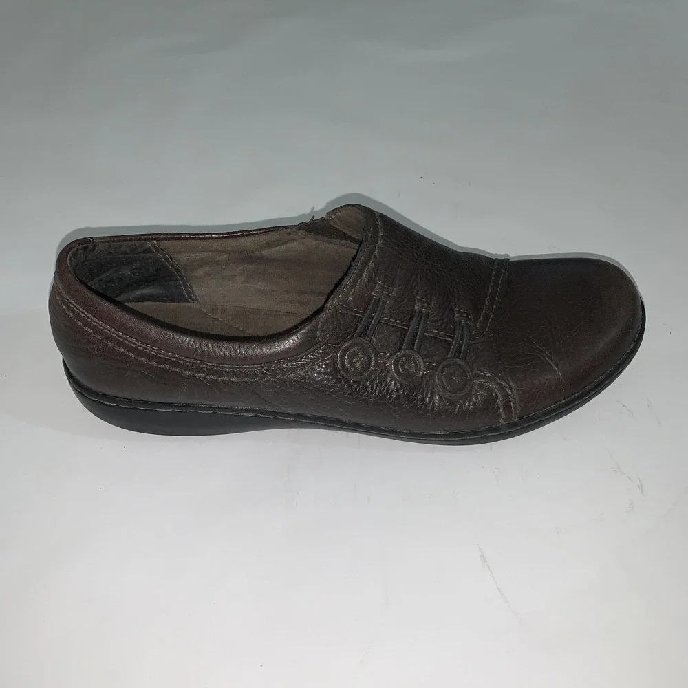 Clarks Shoes Women's 10 Brown Leather Slip On Loafers Casual Comfort Walking
